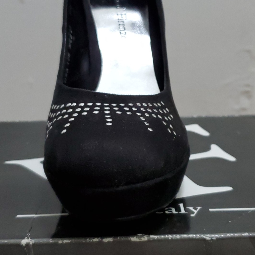 Shoes - Picture 4 of 5